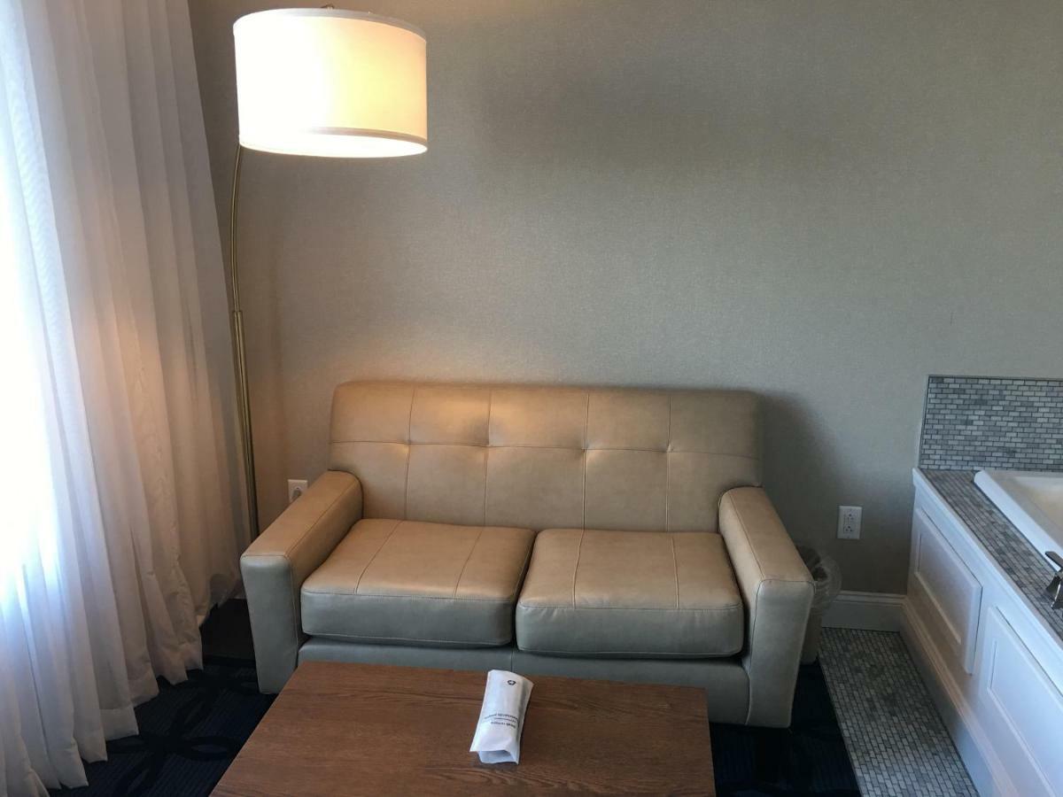 Riverside Inn הניבאל מראה חיצוני תמונה