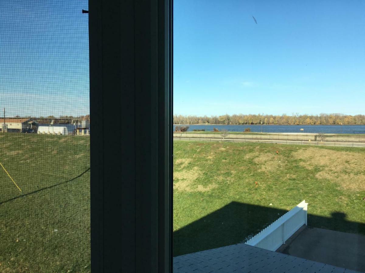 Riverside Inn הניבאל מראה חיצוני תמונה